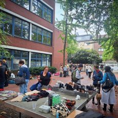Trödeln für den guten Zweck – Aletta beim Hinterhof-Trödel auf dem Ruhrorter Hafenfest Trödeln für den guten Zweck – Aletta beim Hinterhof-Trödel auf dem Ruhrorter Hafenfest