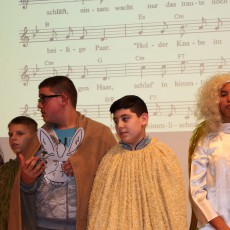 Internationale Weihnachtsfeier in der Aula der Aletta-Haniel-Gesamtschule